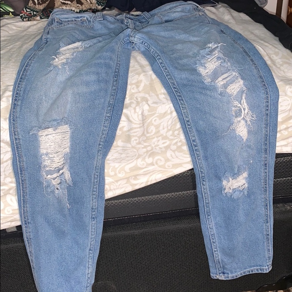 Hollister jeans size waist 26 length 25. - Picture 5 of 6